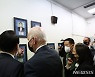 한미 군 주요 지휘관 사진 살펴보는 한미 정상