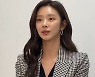 '증명사진 레전드' 배우 이주빈, 늘씬한 기럭지도 역대급..미모 여전하네