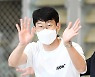 손흥민 '득점왕의 인사'[포토]