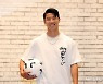 포즈 취하는 황희찬