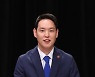 리허설 하는 김한규 더불어민주당 후보