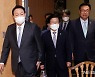 만찬장 들어서는 윤석열 대통령과 국회의장단