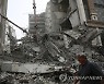 이란서 10층 건물 무너져 최소 5명 사망..80명 매몰