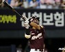 키움, LG 잡고 공동 2위로..'양현종 151승' 4위 KIA는 턱 밑 추격(종합)