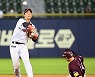 [포토] 송찬의 '병살 노려볼까?'