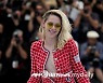 11자 복근→파격 노출, 칸을 사로잡은 '동성연인♥' 크리스틴 스튜어트[해외이슈]