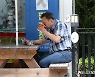 부담되는 점심값에 편의점에서 식사 해결