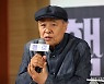 연극 '햄릿' 제작발표회 하는 손진책 연출가