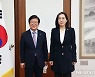 국회의장실 방문한 김현숙 신임 여성가족부 장관