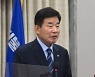 김진표 "제 몸엔 민주당 피"..與 "국회 일방 운영 선전포고"