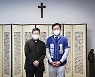 기념촬영하는 송영길 서울시장 후보-정순택 대주교