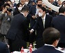 구광모 회장과 인사하는 윤 대통령