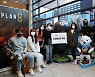 펄어비스 임직원, '난치병 소방관 치료비' 기부
