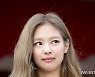 블랙핑크 제니, 엘리자베스 2세 여왕 생신 축하연 참석