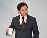 물 마시는 오세훈 후보