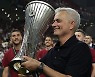 AS로마, UECL 초대 챔피언 등극 또한번 역사 주인공 된 모리뉴 감독