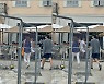 [단독]강동원, 칸 현지 포착..깔맞춤 사복 스타일+여유로운 발걸음[칸@SPO]
