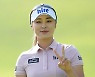 [포토]윤이나 '상큼 브이 인사'