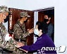 北 방역위기 속 민심 챙기기.."어려울 때일수록 의지돼야"