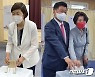 울산교육감 후보들도 사전투표 완료..막바지 유세 강행군