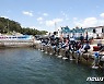 새울원자력, 온배수로 키운 강도다리 치어·전복 치패 바다에 방류