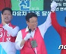 홍준표 대구시장 후보와 손 맞잡은 이철우 경북지사 후보