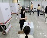 [사전투표] 서울 첫날 역대 최고 '10.09%'..직전 지선比 2.27%p↑
