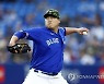 [한국(계) 및 KBO 출신 27일 성적] '관록'으로 버티는 류현진, 65개 던지고 시즌 2승