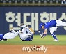 [MD포토] 삼성 '수비수들이 모이면 불안해'