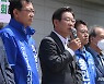 민주, 사전투표 첫날 인천서 총력전.."단합해 승리할 것"(종합)