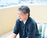 '브로커' 고레에다 히로카즈 감독 "촬영현장 언어 장벽? 배두나 도움이 컸죠!" [이승미 기자의 여기는 칸]
