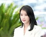 이지은 "고레에다 히로카즈 감독과 다른 언어 사용, 오히려 서로에 집중"('브로커')