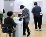 지방선거 사전투표율 '역대 최고'..오후 6시 기준 20.52%