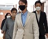 박근혜 전 대통령, 대구 사저 인근 행정복지센터서 사전투표(종합)