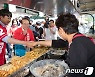 이준석·윤형선 '계양 시민들과 인사'