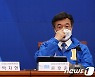 봉합 이뤄질까..윤호중-박지현, 충돌 3일 만에 비대위 회의서 재회(종합)