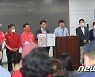 제주서 긴급 기자회견하는 이준석