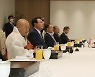 尹대통령, 7대 종단 지도자들과 오찬.."종교계, 더 큰 통합 역할 부탁"