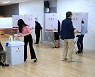 지방선거 사전투표율 오후 1시 15.44%.. 4년 전보다 1.46%P 높아