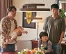 칸영화제 '브로커' 공식 상영.."반응은 엇갈려"