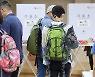 [사전투표]투표율 오전11시 13.6%..직전 지선보다 1.6%p높아