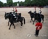 BRITAIN ROYALTY PLATINUM JUBILEE