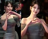 칸 매료시킨 아이유 드레스, 명품 아니었다..어떤 브랜드?