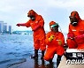 코로나19 방역.. 대동강 수질 검사하는 北위생방역소 일꾼