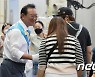 울산 젊음의거리서 지지 호소하는 송철호