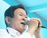 선거 전 마지막 총력 유세 진행하는 김광수 후보