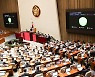 62조 '손실보상 추경' 본회의 통과..371만명 최대 1000만원