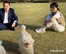 김건희 여사 '용산 청사' 나들이에 신은 신발에 관심 폭주