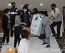 사전투표소서 부정투표 주장, 폭언·협박 유권자 '고발'