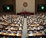 [2보] 지방선거 D-3, 62조 '손실보상 추경' 심야 본회의 통과